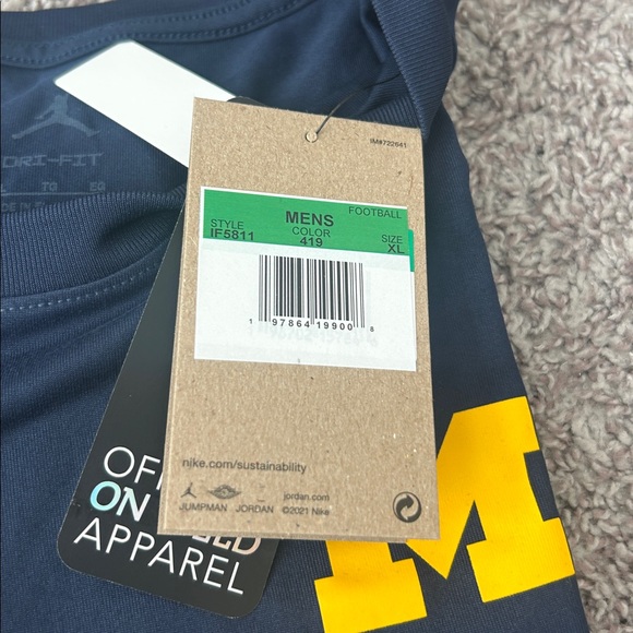 Jordan Men's Michigan Wolverines Navy Logo Shirt - Picture 8 of 8
